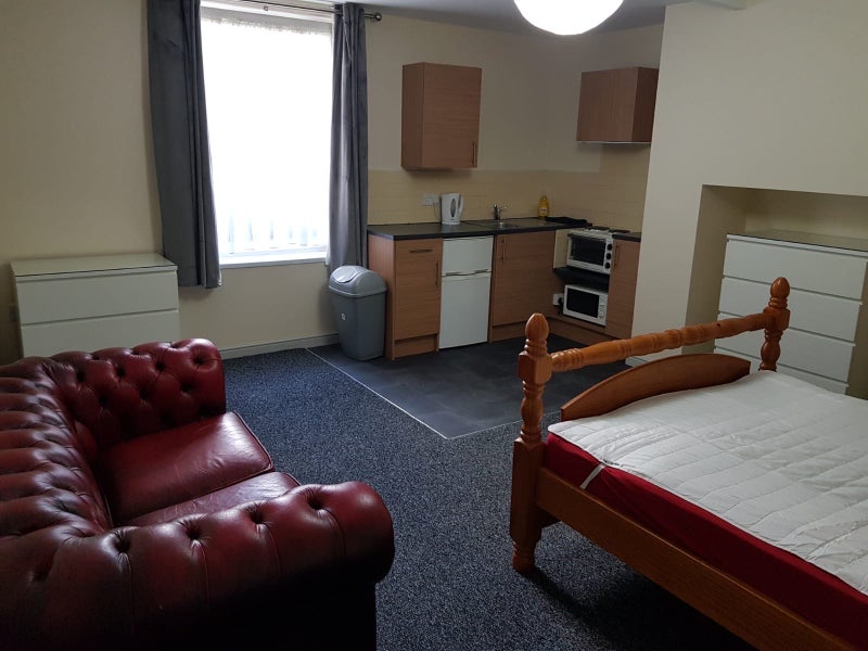 Room Batley Road in Wakefield