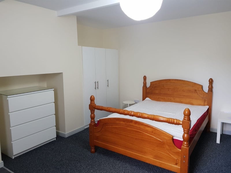 Room Batley Road in Wakefield