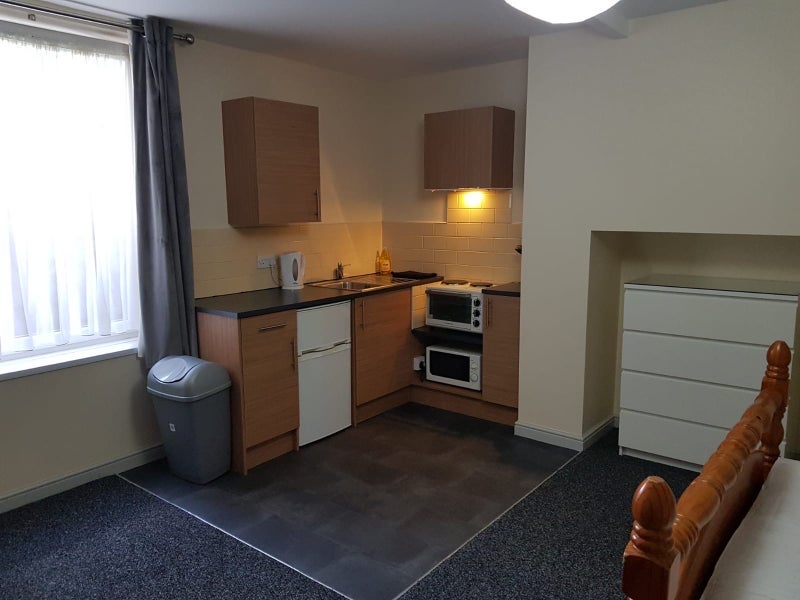 Room Batley Road in Wakefield
