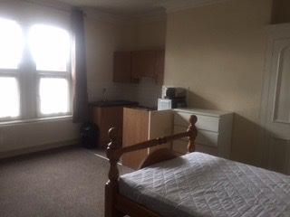 Room Batley Road in Wakefield