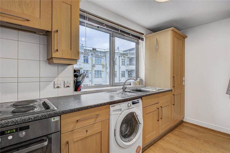 Room Balham High Road in Greater London
