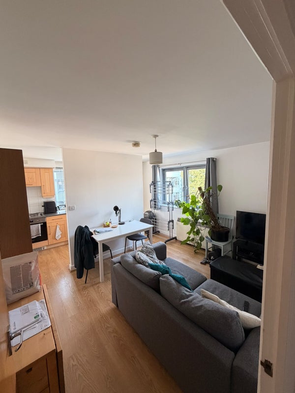Room Balham High Road in Greater London