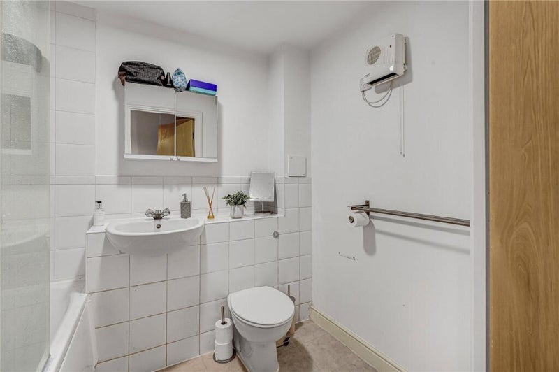 Room Balham High Road in Greater London