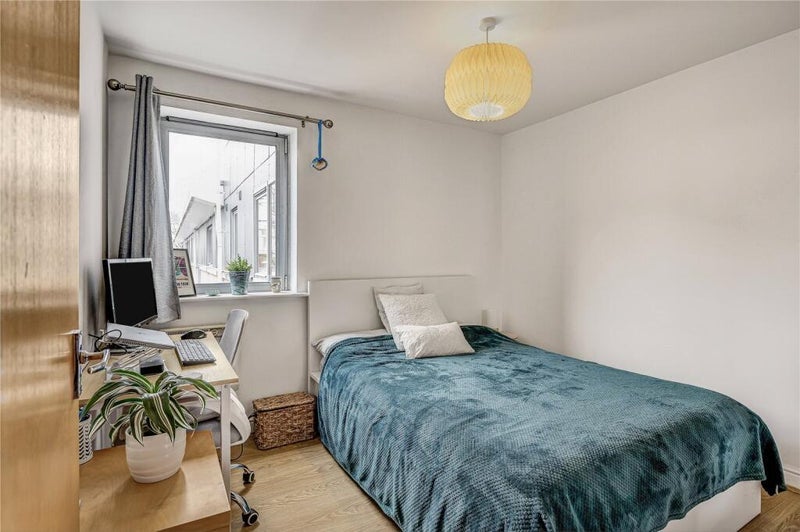 Room Balham High Road in Greater London
