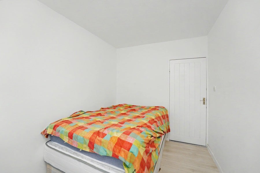 Flat Crest Drive in Greater London