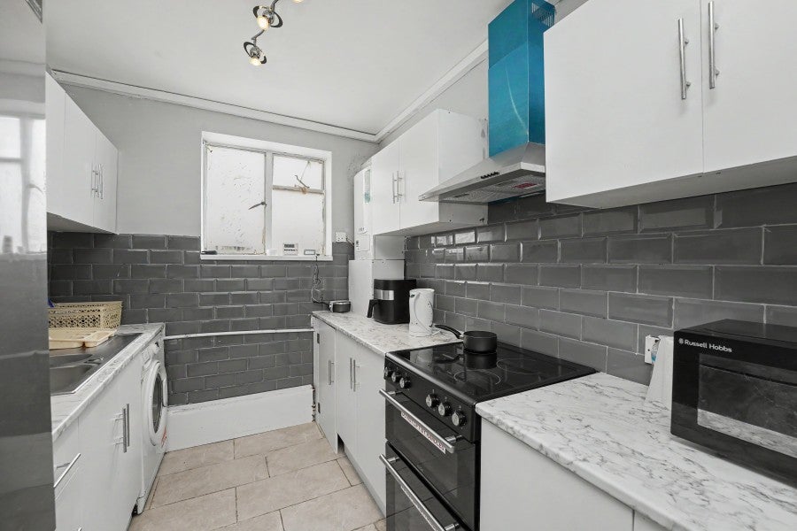 Flat Crest Drive in Greater London