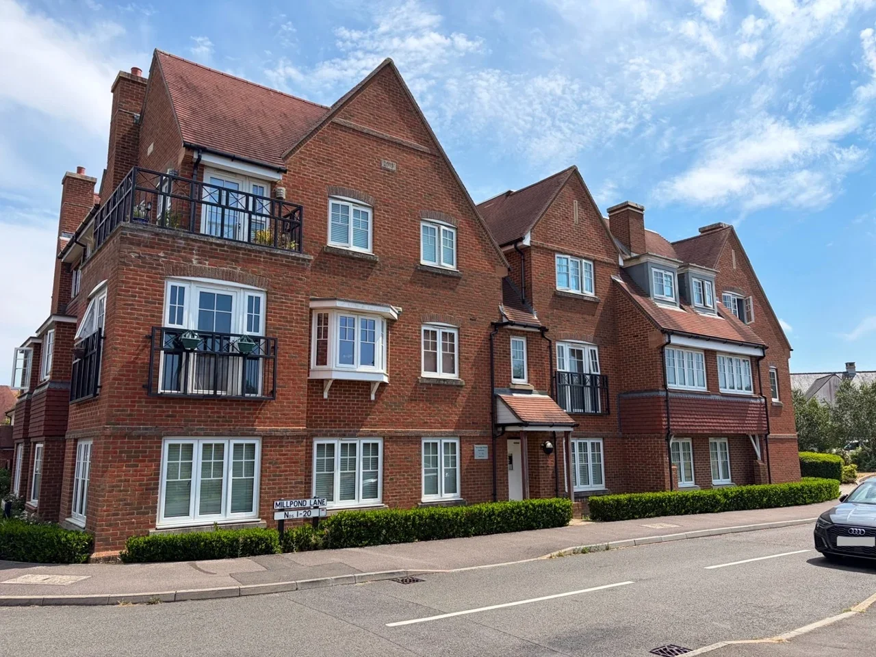 Flat Millpond Lane in Horsham