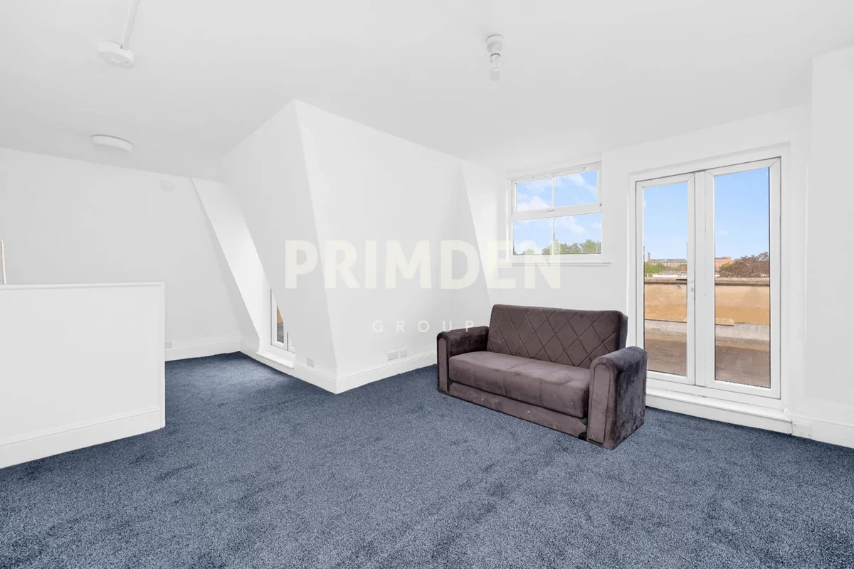 Flat Weedington Road in Greater London