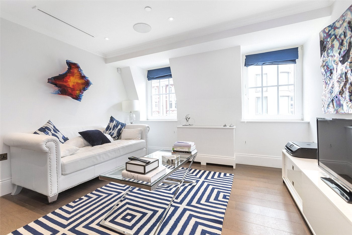 Flat Bull Inn Court in City of Westminster