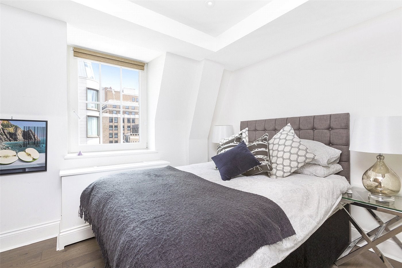 Flat Bull Inn Court in City of Westminster