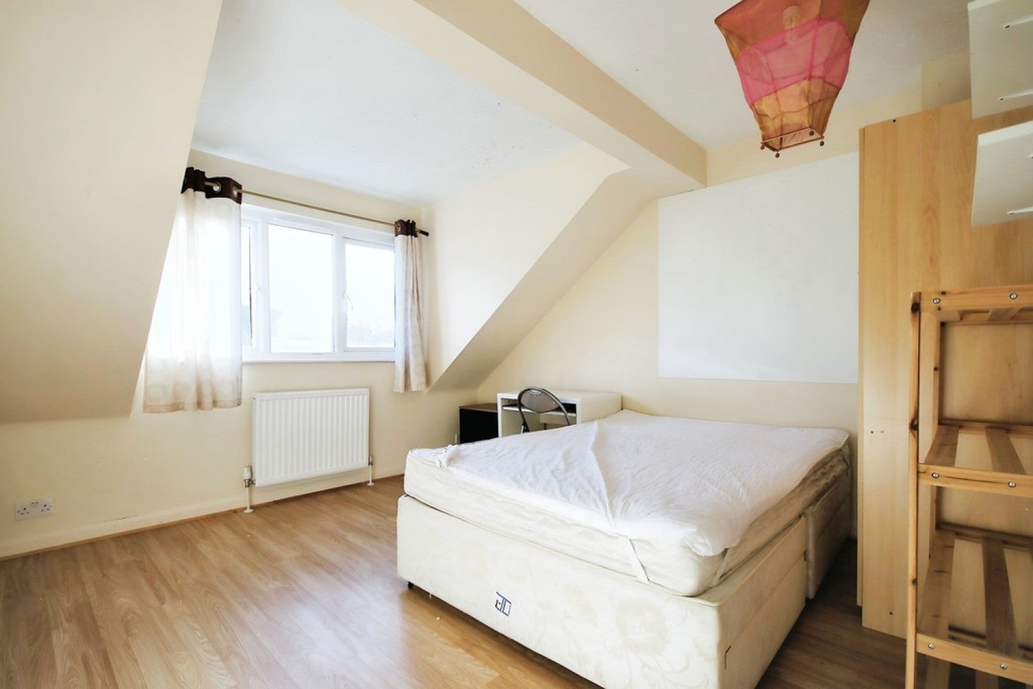 Room Military Road in Canterbury