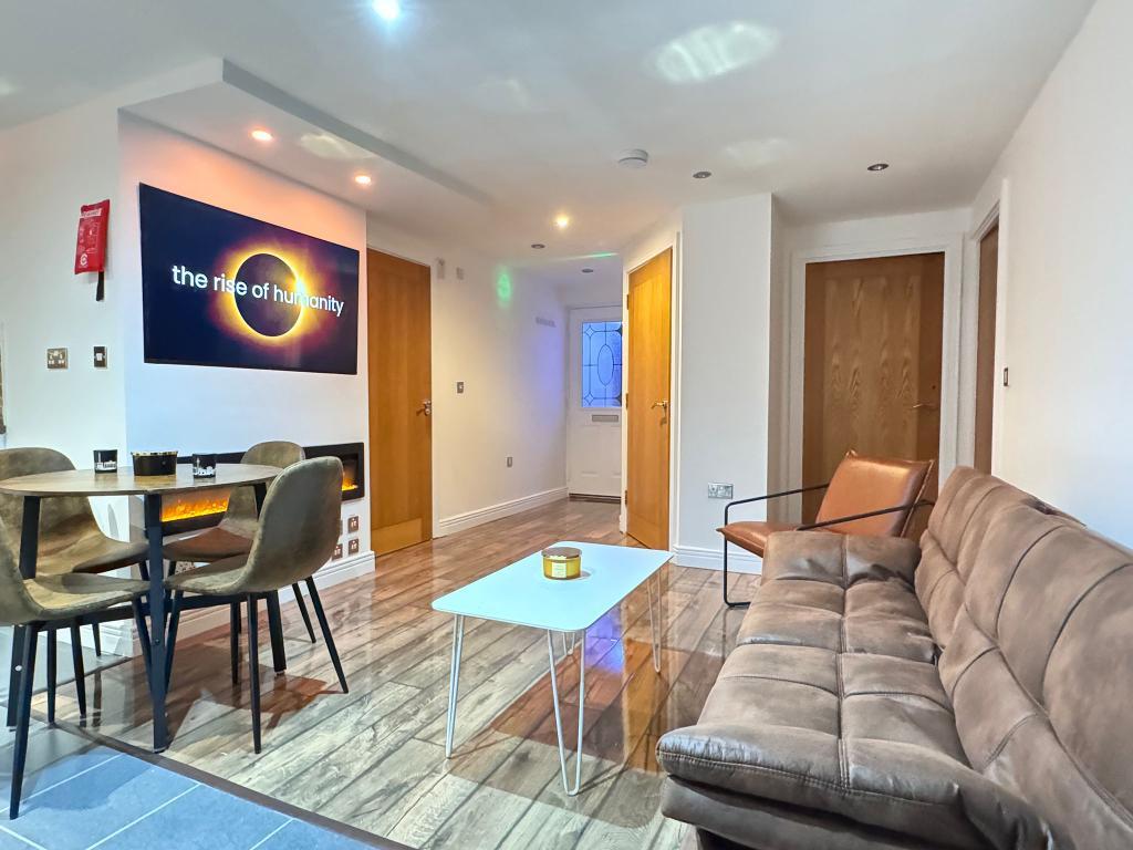 Flat Flint Close in Greater London