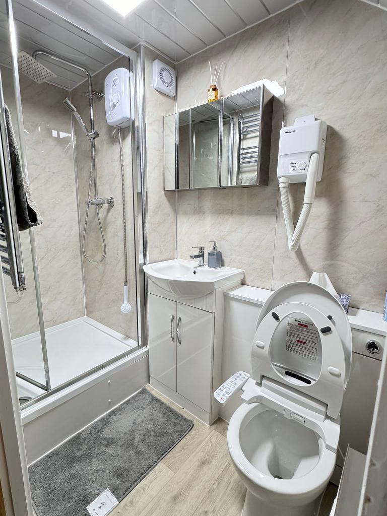 Flat Flint Close in Greater London