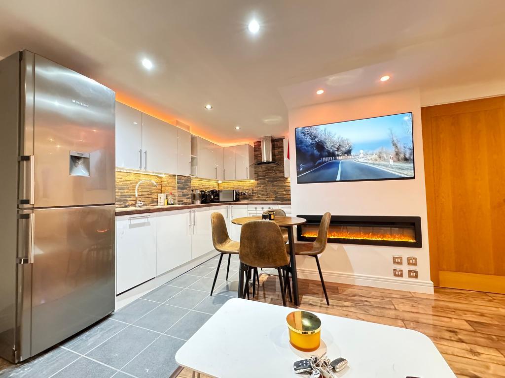 Flat Flint Close in Greater London