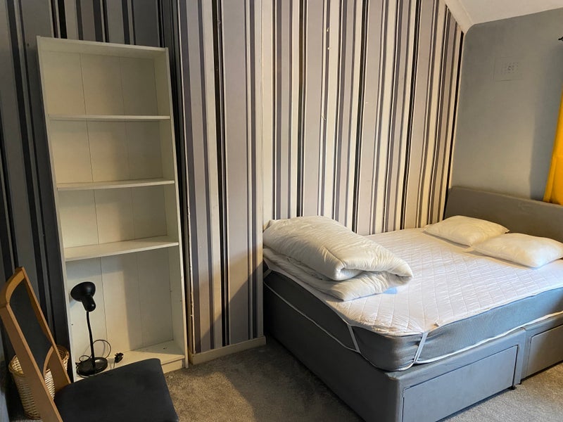 Room Sturminster Road in Bristol
