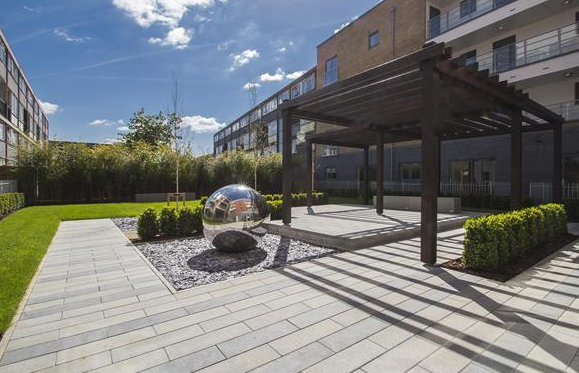 Flat Hamlets Way in Greater London