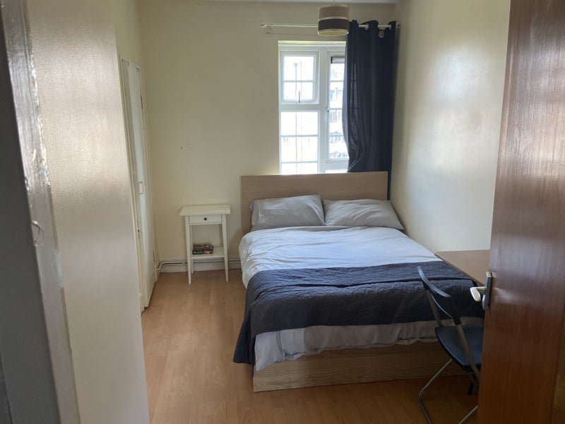 Room Lewis Street in Greater London