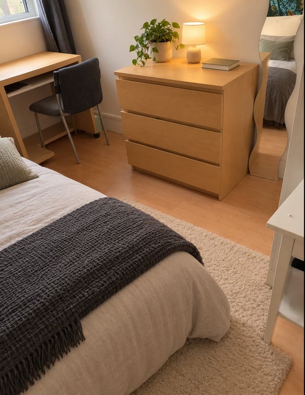 Room Lewis Street in Greater London
