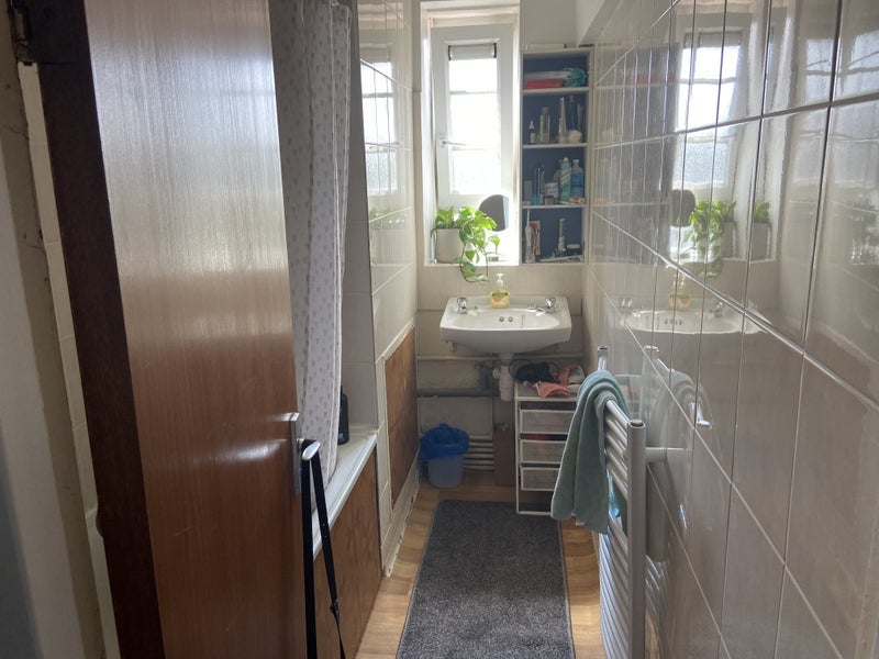 Room Lewis Street in Greater London