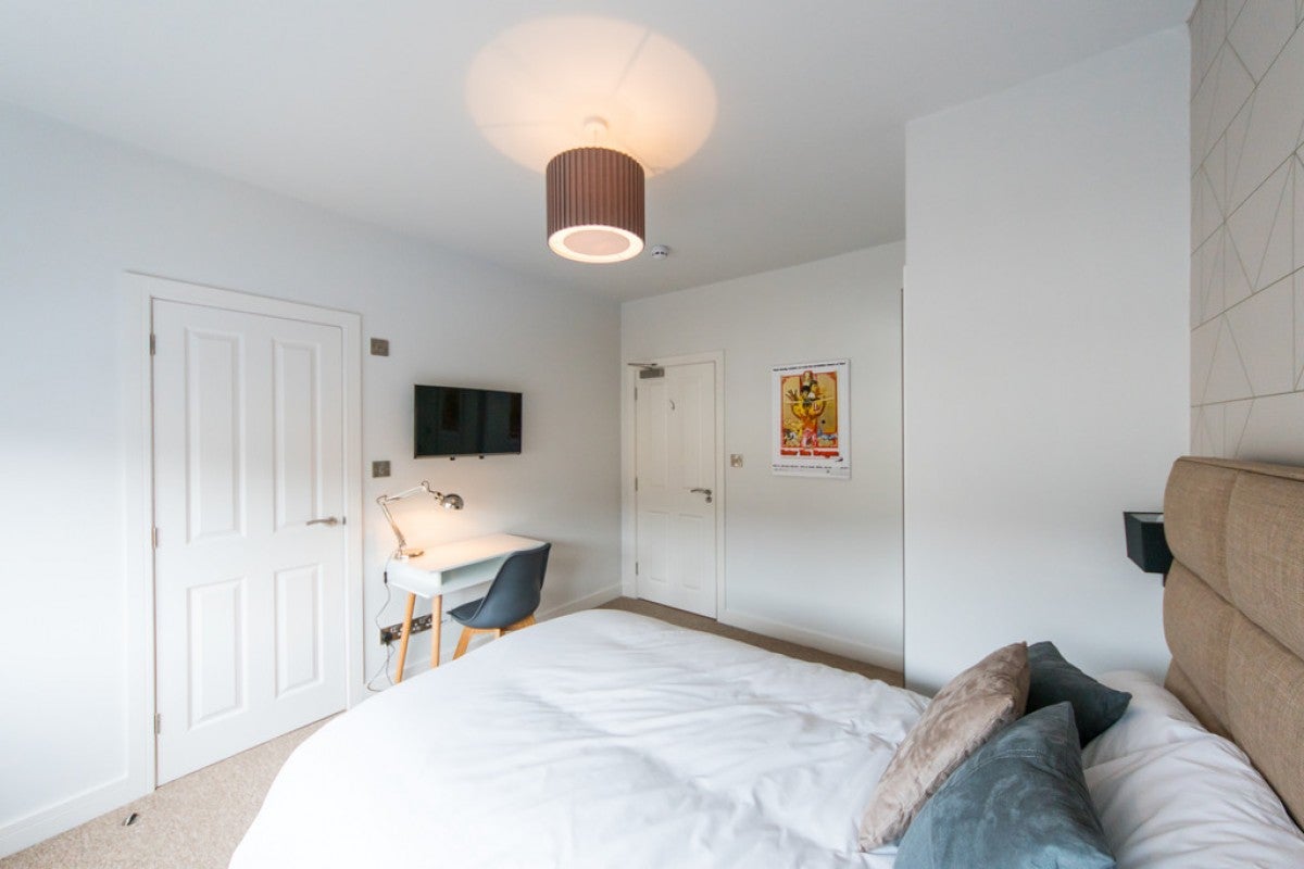 Room St. George's Road in Reading