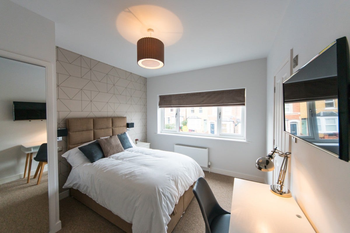 Room St. George's Road in Reading