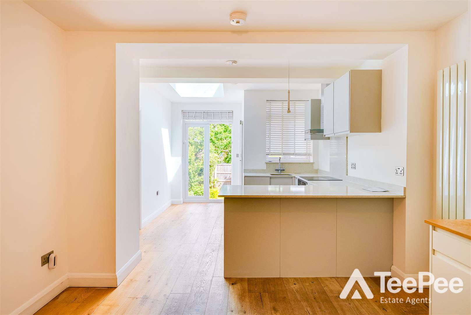 Flat Oakwood Avenue in Greater London