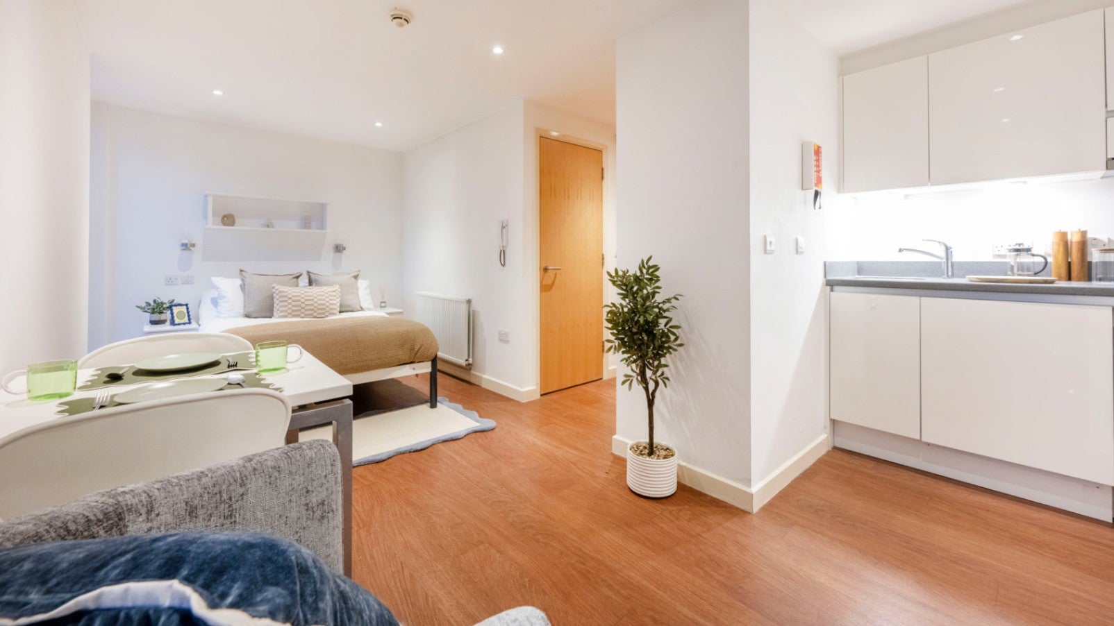 Flat Meyrick Road in Greater London