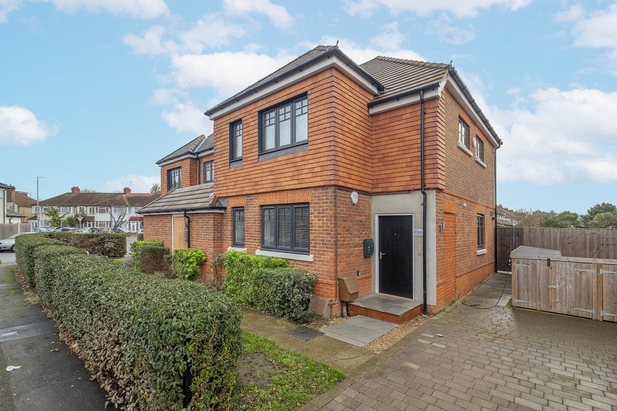 Flat Potters Grove in Greater London