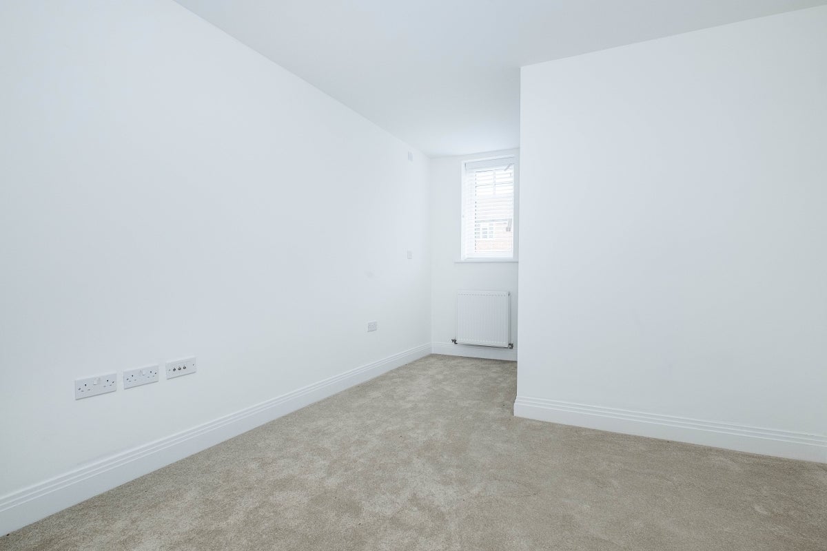 Flat Potters Grove in Greater London