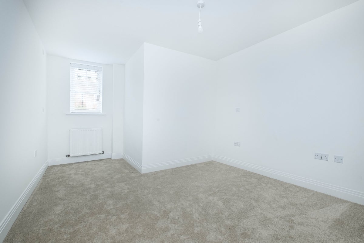 Flat Potters Grove in Greater London