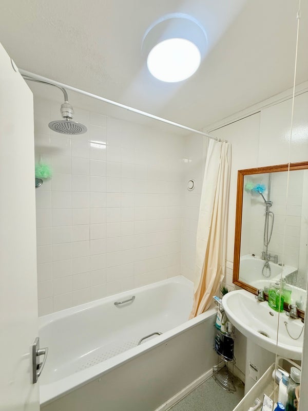Room Brion Place in Greater London