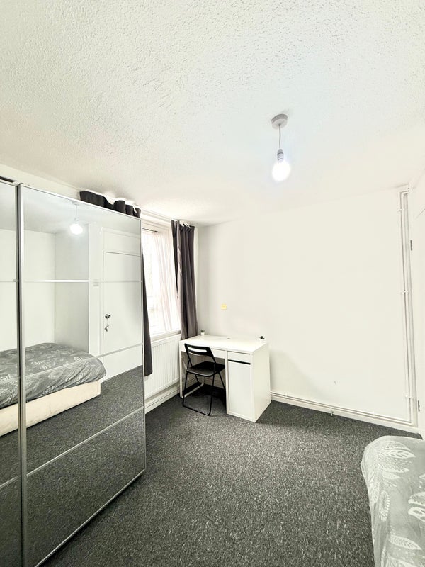 Room Brion Place in Greater London