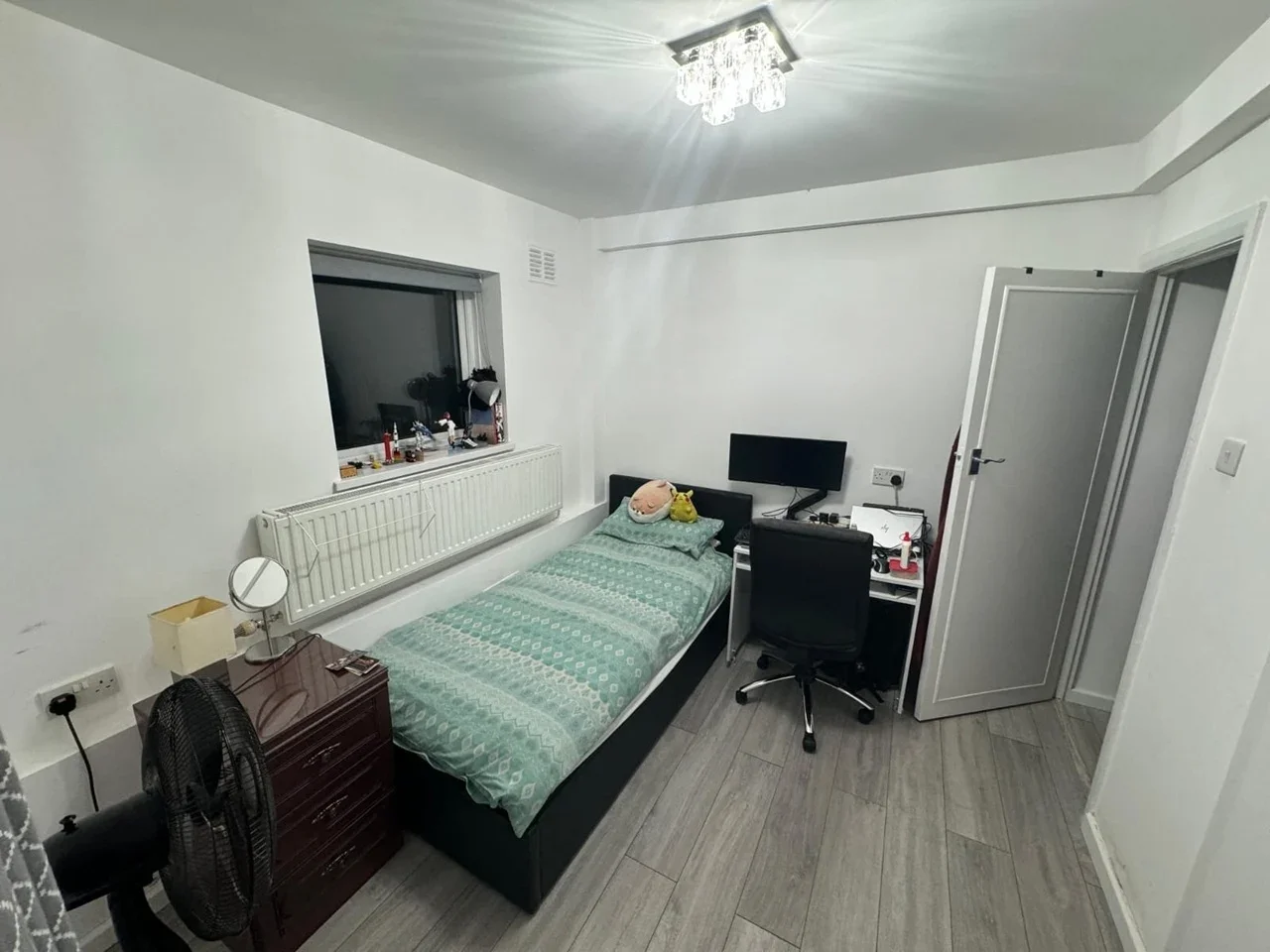 Flat Whittington Way in Greater London