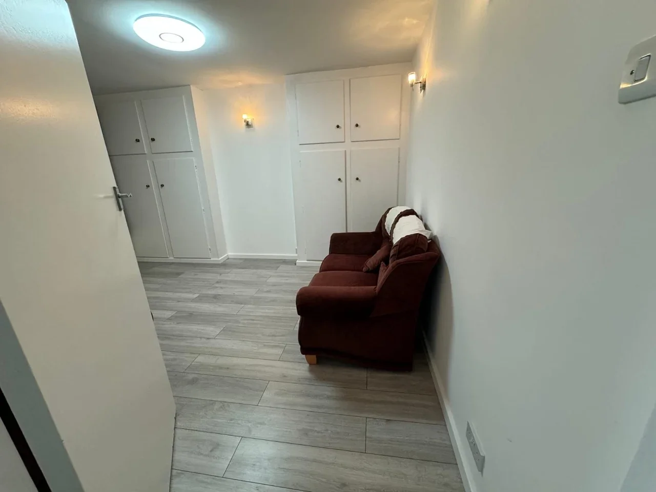 Flat Whittington Way in Greater London
