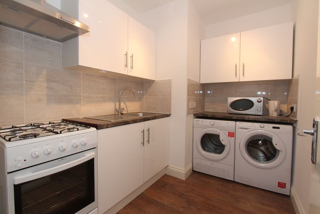 Room Wycombe Road in Greater London