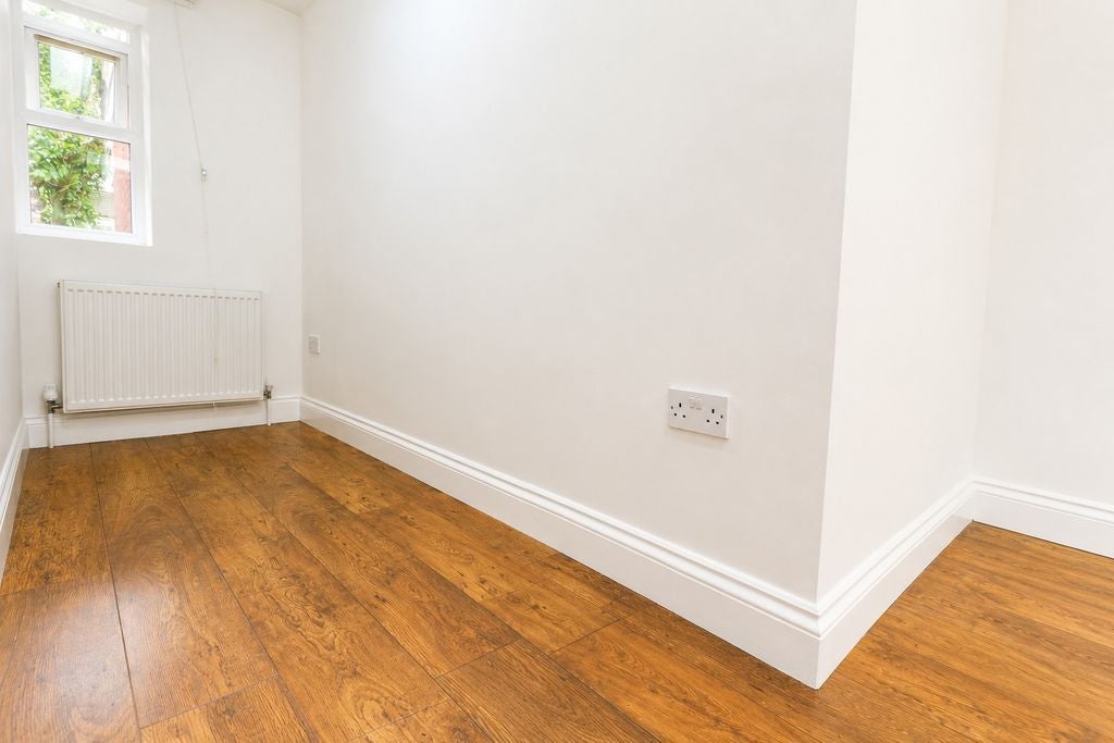 Room Wycombe Road in Greater London