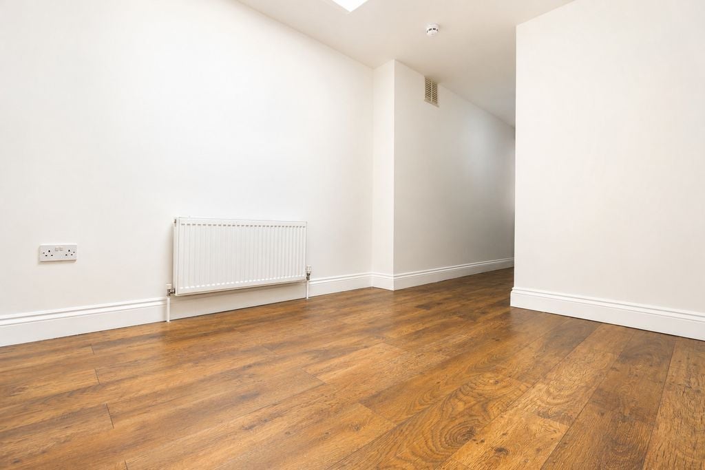 Room Wycombe Road in Greater London