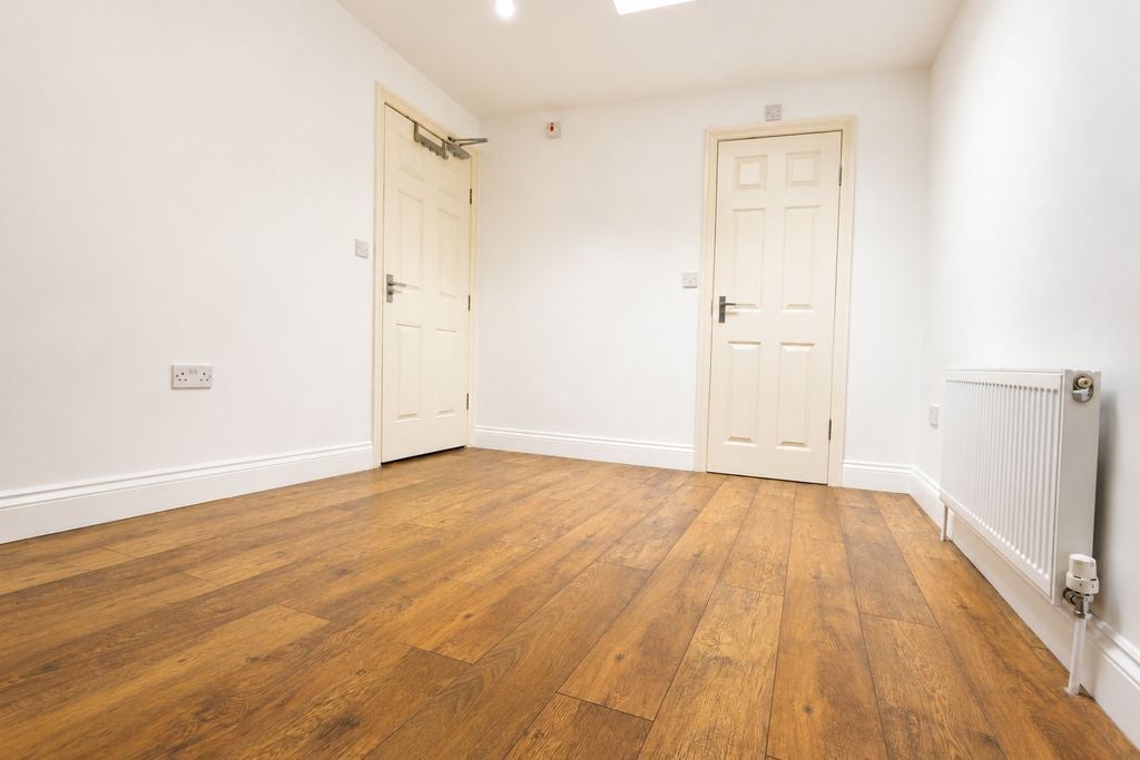 Room Wycombe Road in Greater London