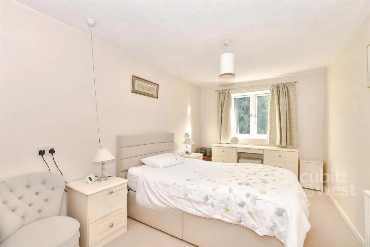 Flat Commercial Road in Tunbridge Wells