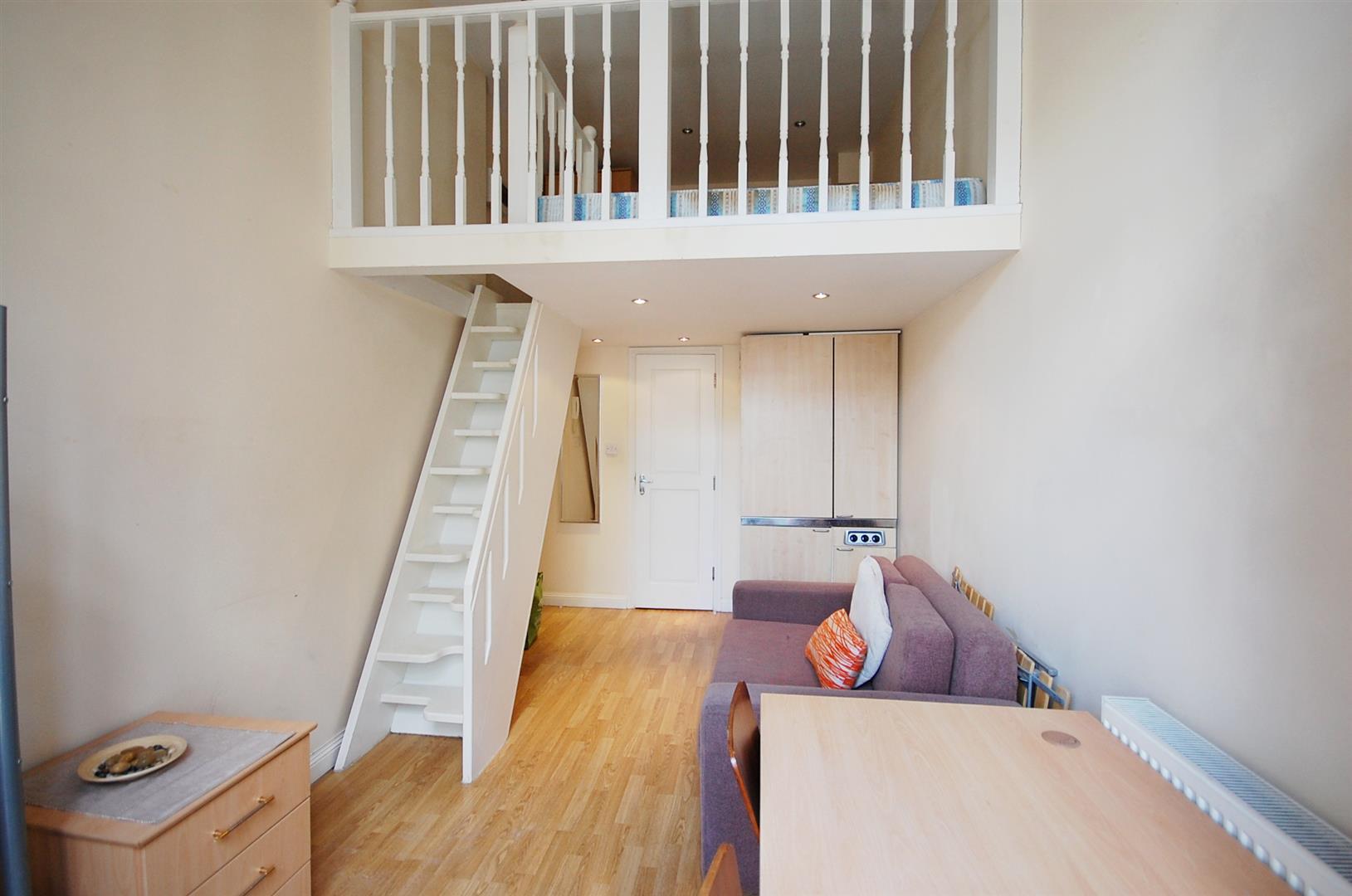 Flat Gaspar Close in Greater London