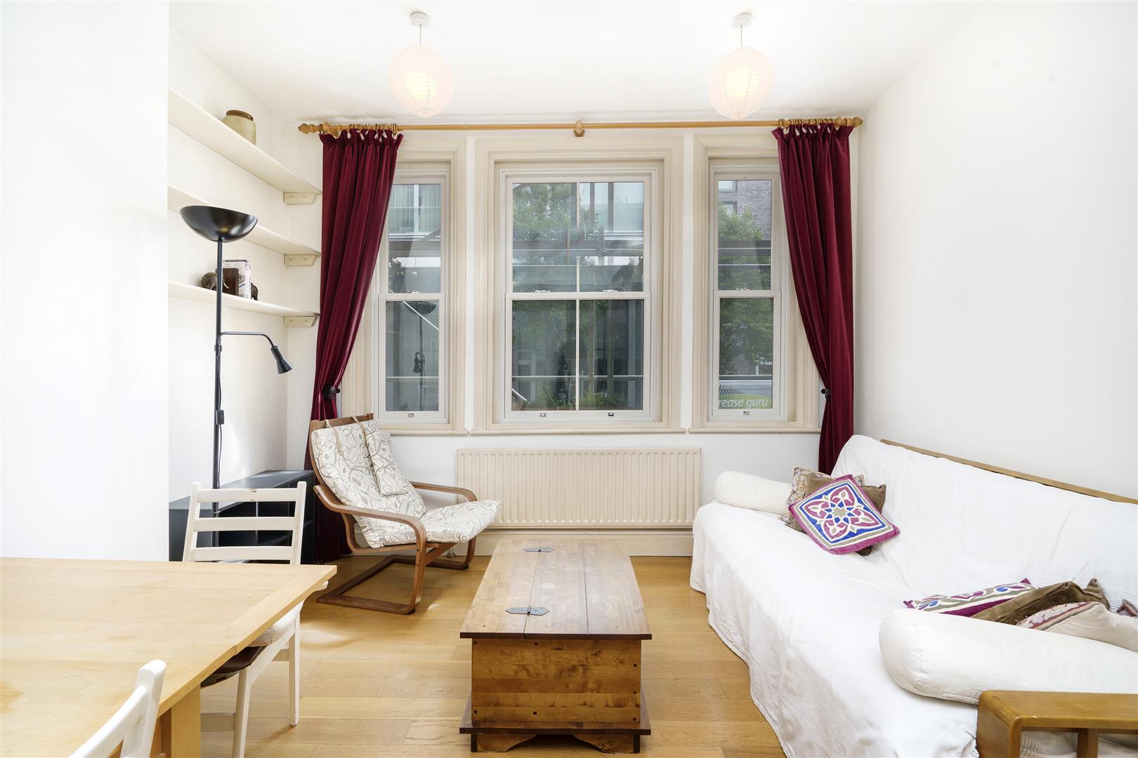Flat Leman Street in Greater London