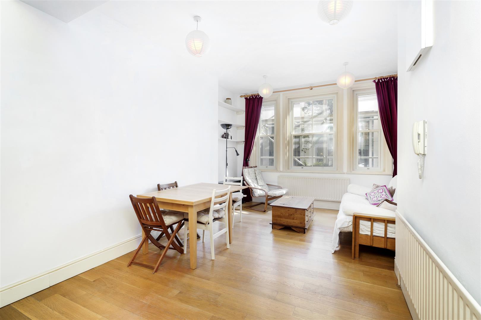 Flat Leman Street in Greater London