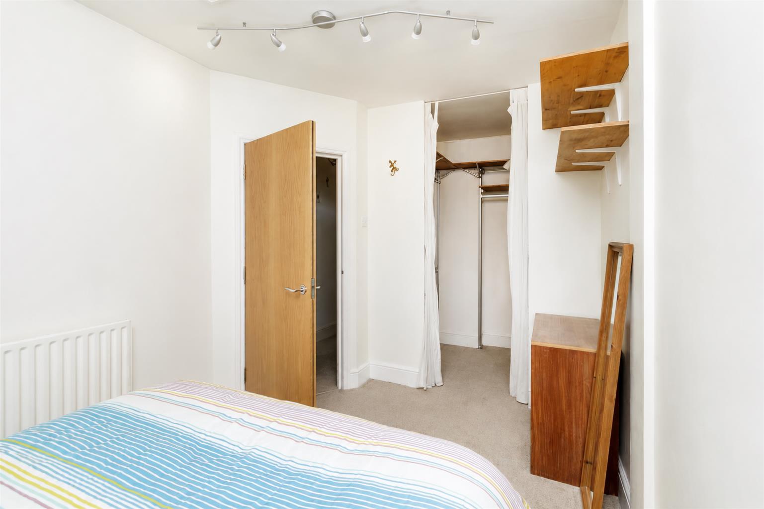 Flat Leman Street in Greater London