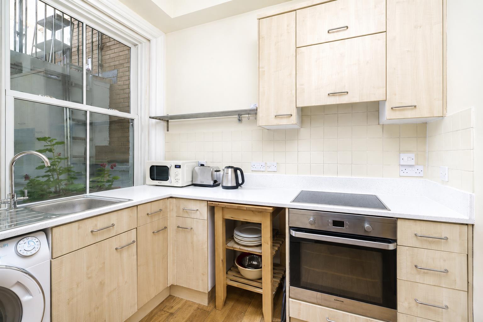 Flat Leman Street in Greater London