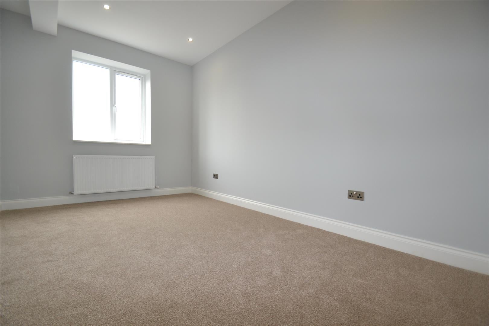 Flat Victoria Road in Reigate and Banstead