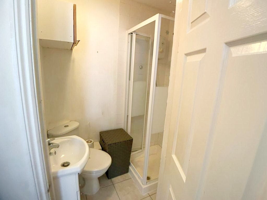 Room Church Lane in Greater London