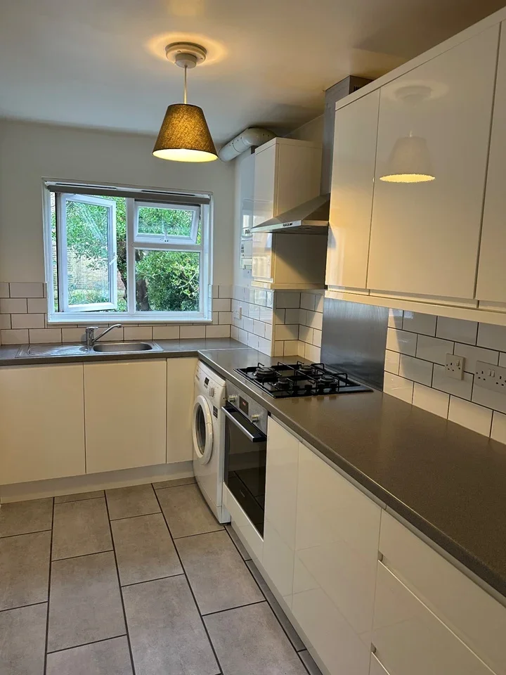 Flat Christchurch Close in Greater London