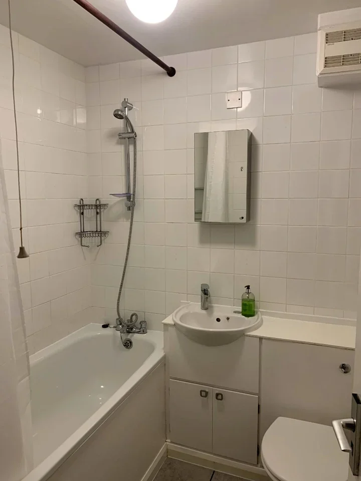 Flat Christchurch Close in Greater London