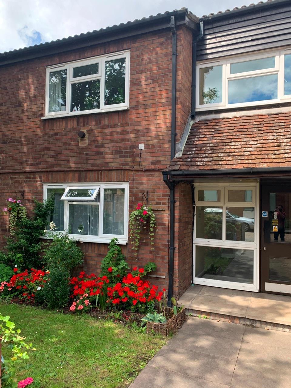 Flat Christchurch Close in Greater London