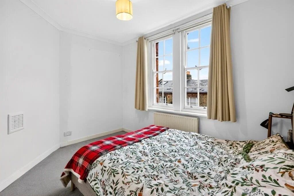 Flat Elliott's Row in Greater London